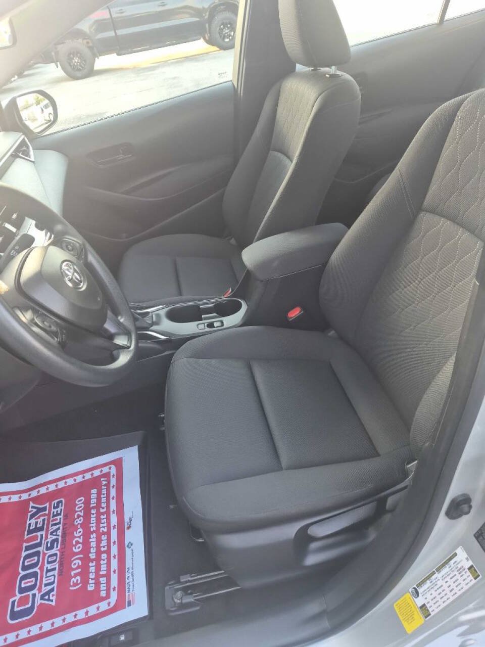 Used 2025 Toyota Corolla LE FWD image 10