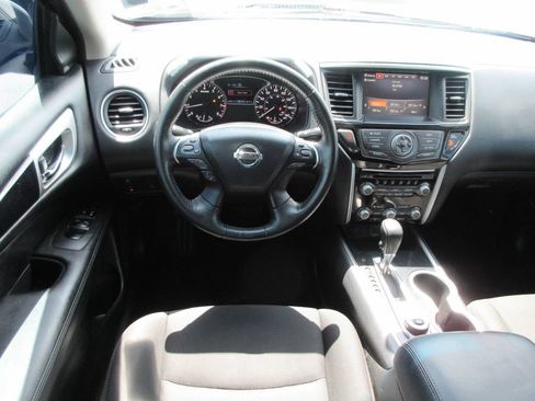Used 2020 Nissan Pathfinder SV AWD/4WD image 14