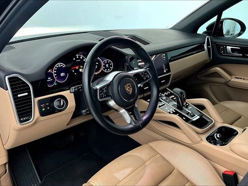 Used 2022 Porsche Cayenne AWD/4WD image 15