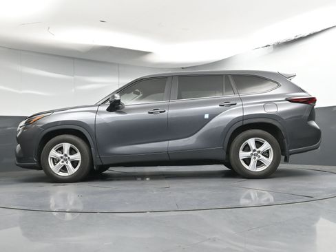 Certified 2024 Toyota Highlander LE AWD/4WD image 26
