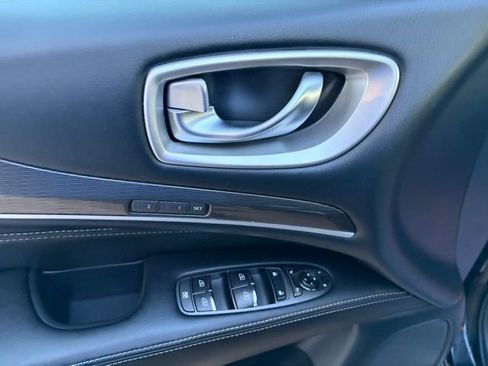 Used 2019 INFINITI QX60 Luxe w/ Essential Package image 11