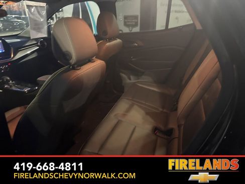 Used 2025 Chevrolet Trax ACTIV w/ Sunroof Package image 25