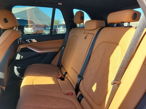 Used 2024 BMW X5 xDrive40i w/ M Sport Package image 11