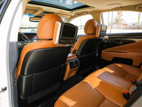 Used 2013 Lexus LS 460 w/ Comfort Pkg image 33