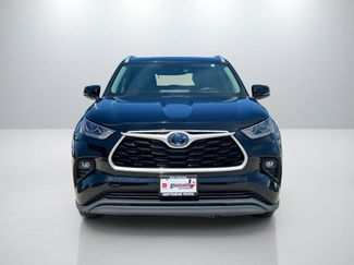 Used 2023 Toyota Highlander Bronze Edition FWD video 2