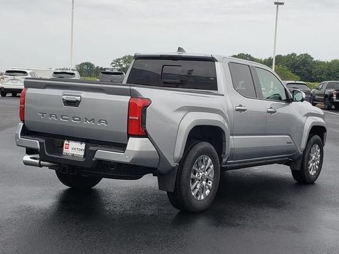 Used 2025 Toyota Tacoma Limited AWD/4WD image 5