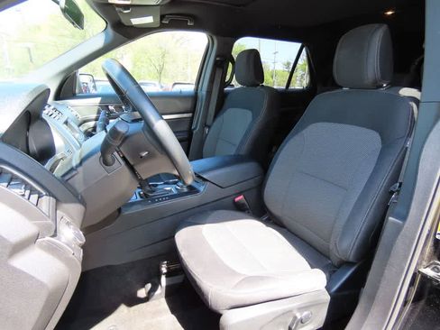 Used 2018 Ford Explorer XLT AWD/4WD image 10