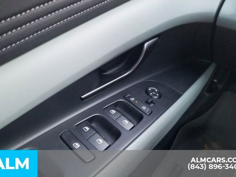 Used 2024 Hyundai Elantra Limited image 17