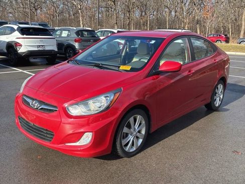 Used 2013 Hyundai Accent GLS w/ Premium Pkg image 1
