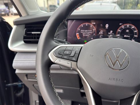 New 2026 Volkswagen Tiguan SE image 14