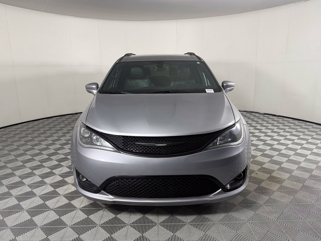 Used 2018 Chrysler Pacifica Touring-L Plus w/ S Appearance Package FWD image 2