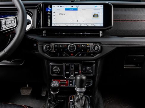 Used 2024 Jeep Wrangler Unlimited Rubicon AWD/4WD image 22