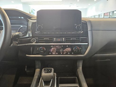 Used 2023 Nissan Pathfinder SL AWD/4WD image 18
