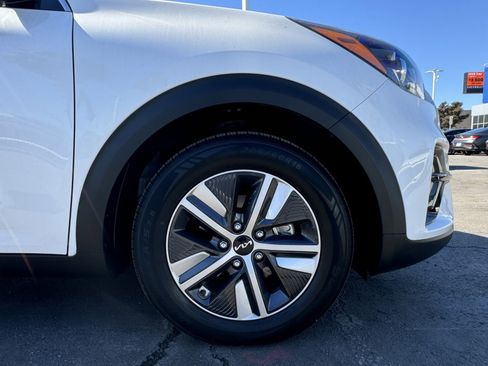Used 2022 Kia Niro EX image 21