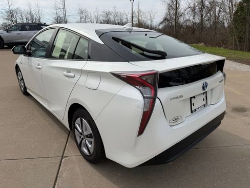 Used 2017 Toyota Prius Three FWD image 3