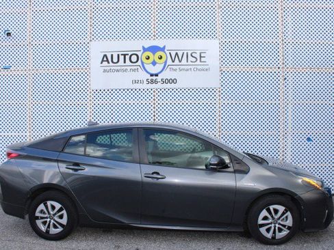 Used 2016 Toyota Prius Three image 2