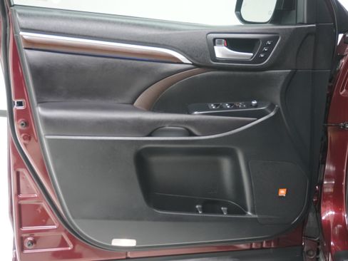 Used 2016 Toyota Highlander Limited FWD image 14