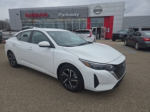 Used 2024 Nissan Sentra SV image 1