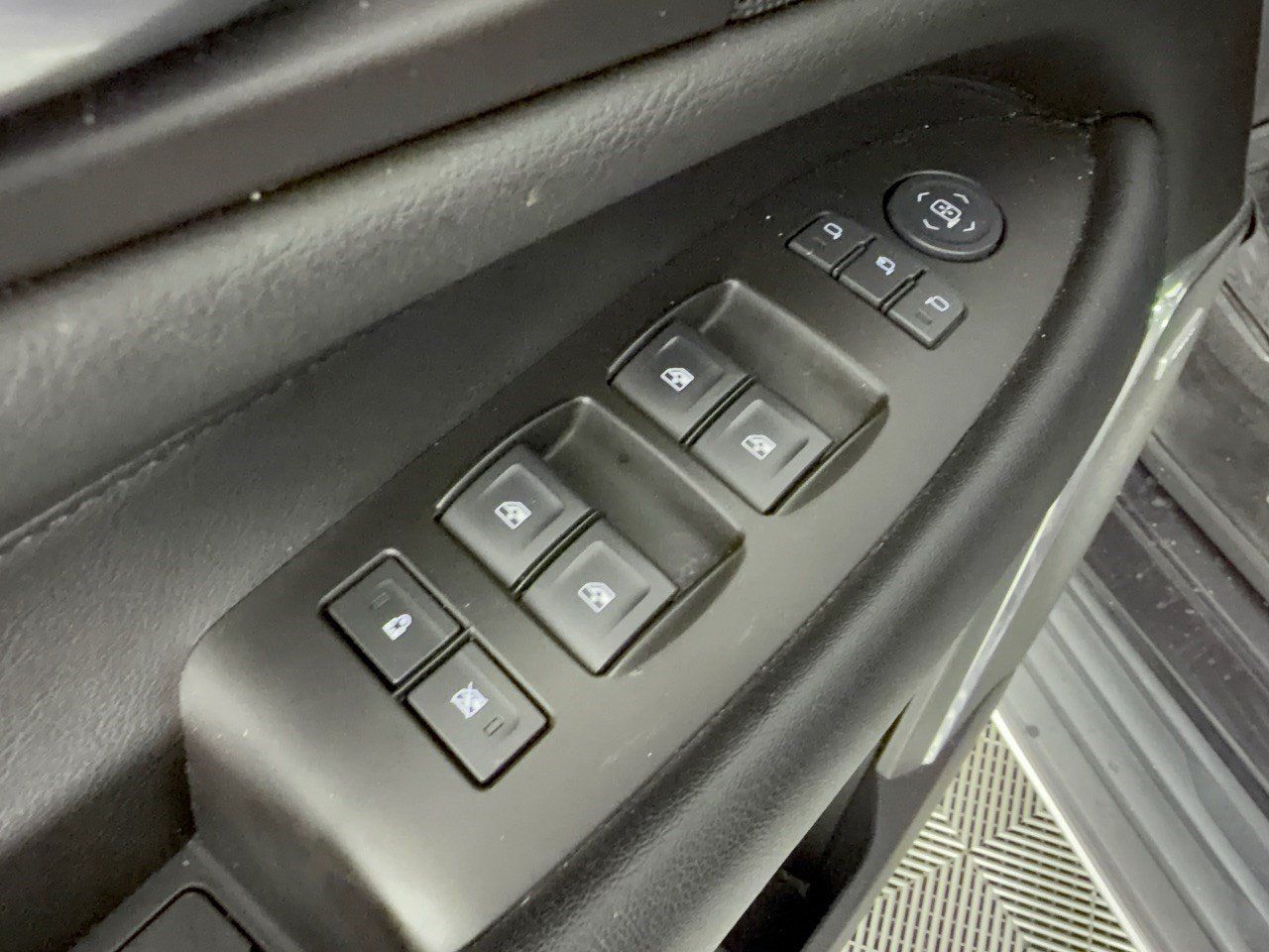 Used 2016 Cadillac Escalade ESV Premium RWD image 15