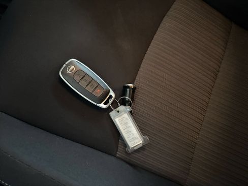 Used 2025 Nissan Sentra SV FWD image 17