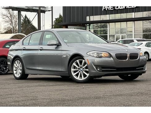 Used 2011 BMW 528i Sedan image 2