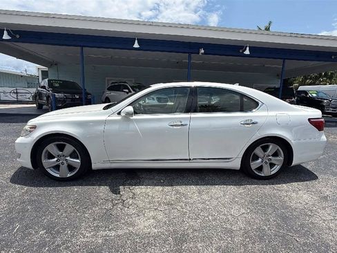 Used 2011 Lexus LS 460 w/ Comfort Pkg RWD image 2