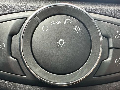 Used 2017 Ford Fusion SE w/ Fusion SE Technology Package image 21