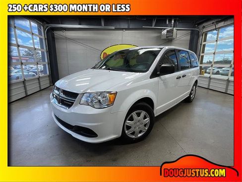 Used 2019 Dodge Grand Caravan SE w/ UConnect Hands-Free Group image 1