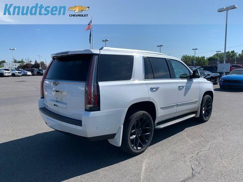 Used 2017 Cadillac Escalade Luxury AWD/4WD image 7