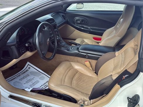 Used 2002 Chevrolet Corvette Coupe RWD image 10