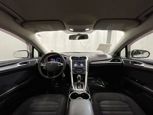 Used 2016 Ford Fusion SE FWD image 16