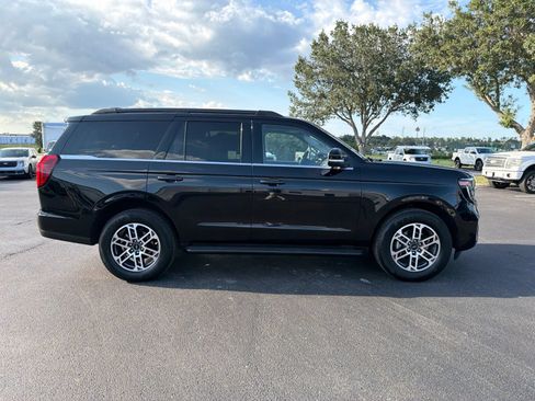 Used 2025 Ford Expedition Active RWD image 3