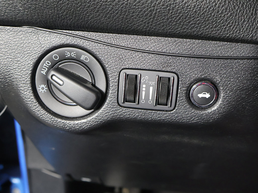 Used 2023 Dodge Challenger SXT RWD image 30