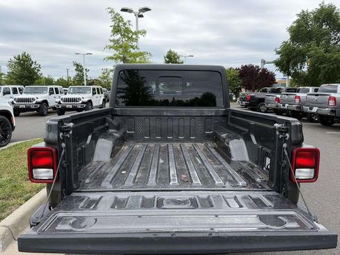 Used 2023 Jeep Gladiator Sport AWD/4WD image 34