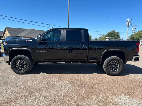 Used 2022 Chevrolet Silverado 2500 LT w/ Convenience Package AWD/4WD image 2