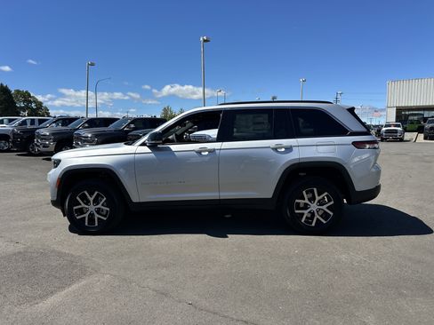 New 2025 Jeep Grand Cherokee Limited w/ Luxury Tech Group II AWD/4WD image 2