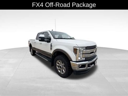 Used 2019 Ford F250 Lariat w/ Chrome Package image 5