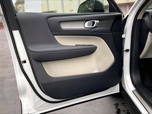 New 2026 Volvo XC40 B5 Plus w/ Protection Package Premier image 24