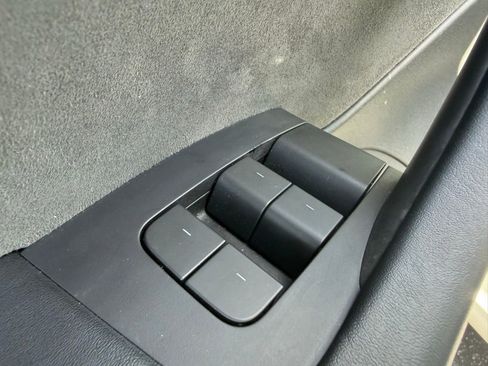 Used 2023 Tesla Model 3 Standard Range image 19