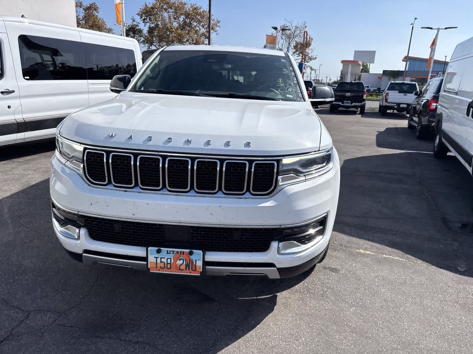 Used 2024 Jeep Wagoneer L Series II w/ Flexible Seating Group AWD/4WD image 3