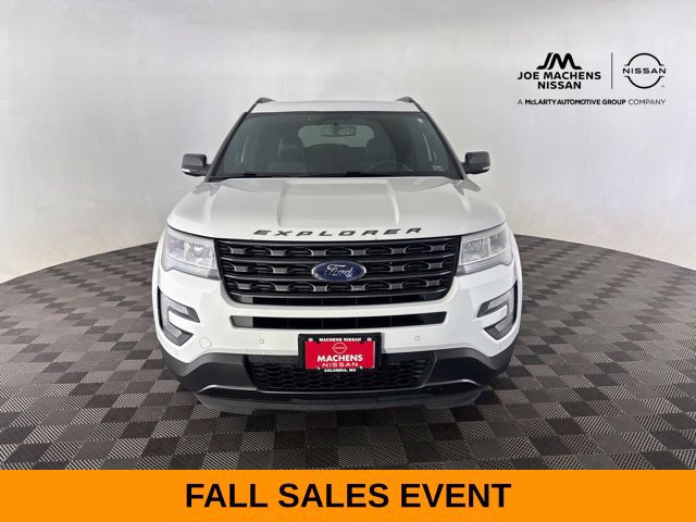 Used 2017 Ford Explorer XLT w/ Equipment Group 202A AWD/4WD image 3