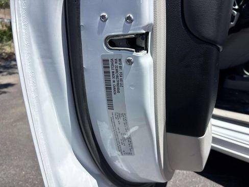 Used 2023 Chrysler Pacifica Touring-L FWD image 33