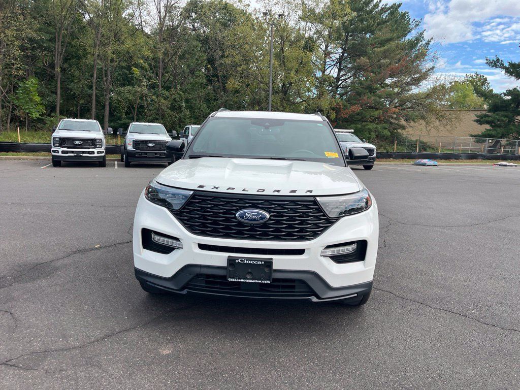 Used 2024 Ford Explorer ST-Line w/ Class IV Trailer Tow Package AWD/4WD image 2