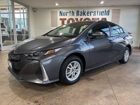 Used 2021 Toyota Prius Prime XLE w/ Carpet Mat Package (TMS) FWD image 1