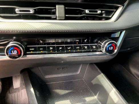 Used 2025 Chevrolet Equinox LT w/ Convenience Package II AWD/4WD image 16