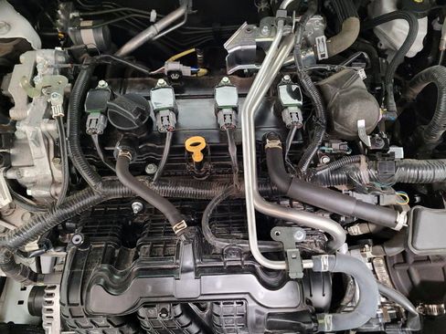 Used 2025 Nissan Altima 2.5 SV FWD image 30