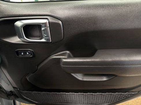 Used 2025 Jeep Wrangler Sport AWD/4WD image 21
