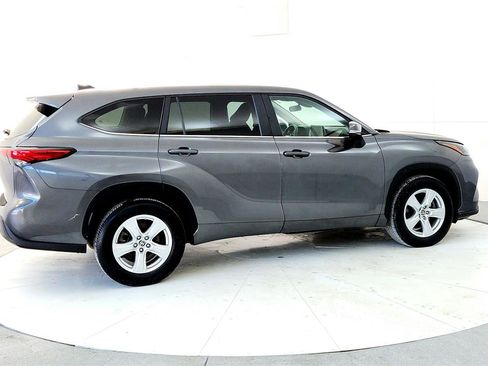 Used 2023 Toyota Highlander L image 6