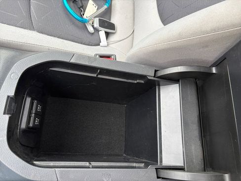 Used 2019 Toyota RAV4 XLE w/ Carpet Mat Package FWD image 24