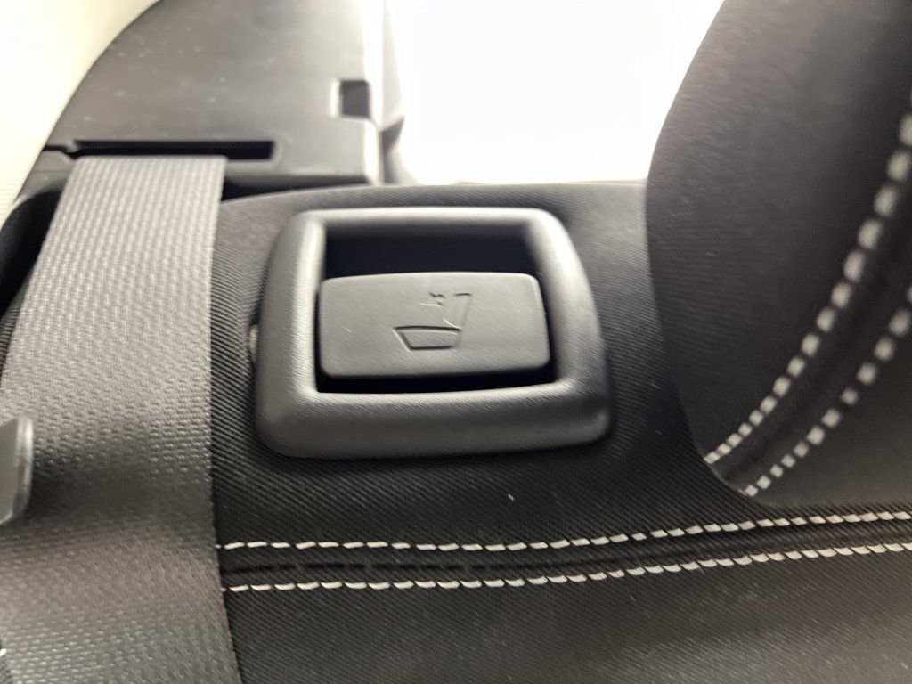 Used 2025 Hyundai Venue SEL FWD image 23